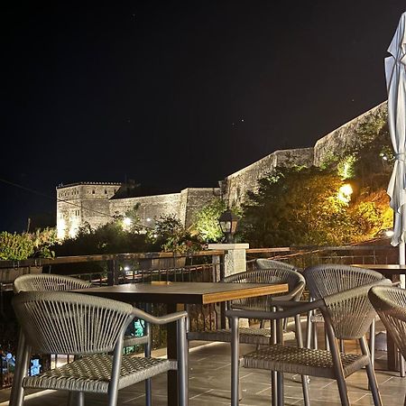Hotel With Castle View Αργυρόκαστρο Εξωτερικό φωτογραφία