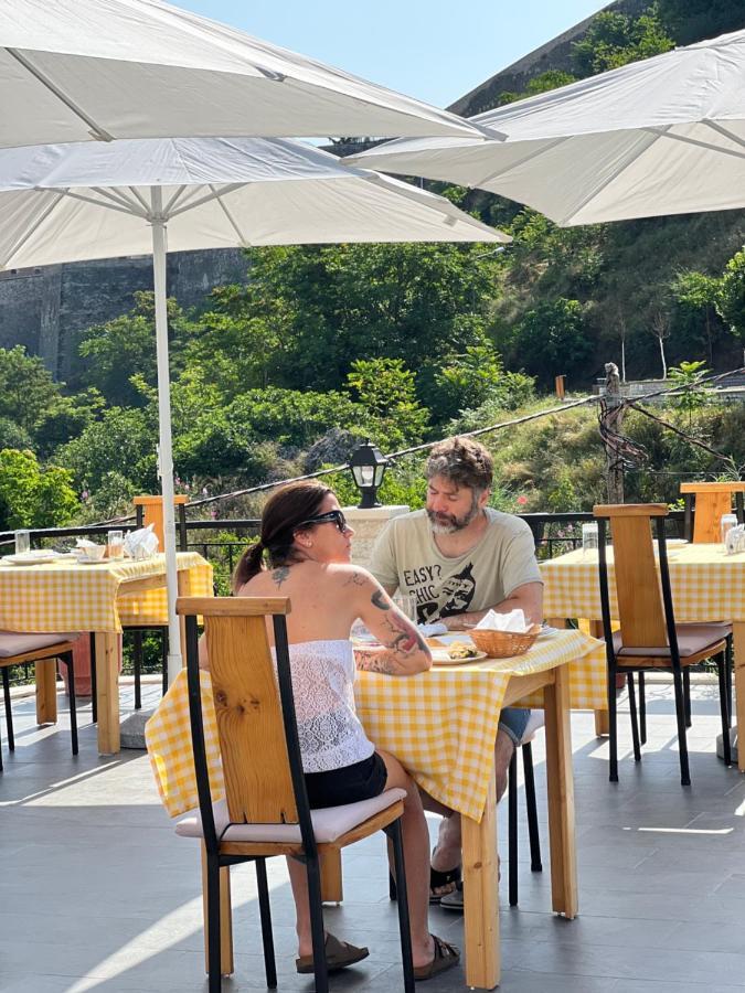 Hotel With Castle View Αργυρόκαστρο Εξωτερικό φωτογραφία