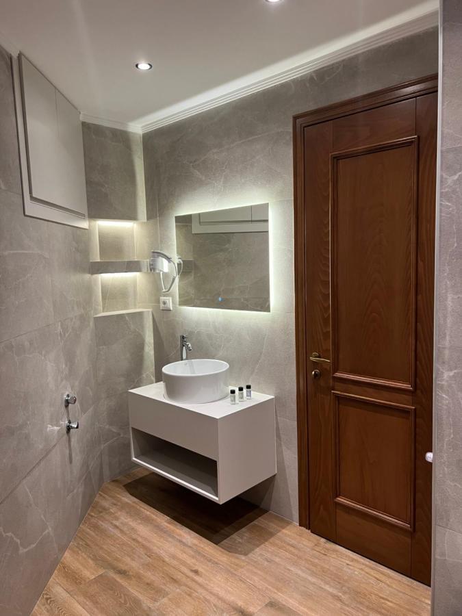 Hotel With Castle View Αργυρόκαστρο Εξωτερικό φωτογραφία
