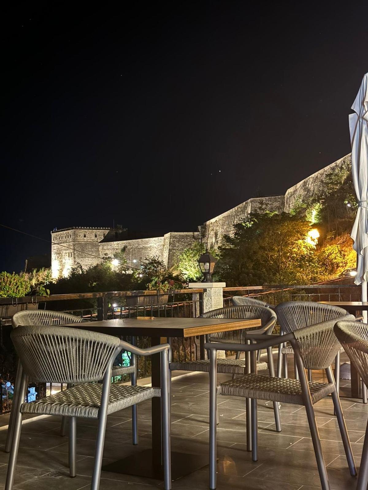 Hotel With Castle View Αργυρόκαστρο Εξωτερικό φωτογραφία