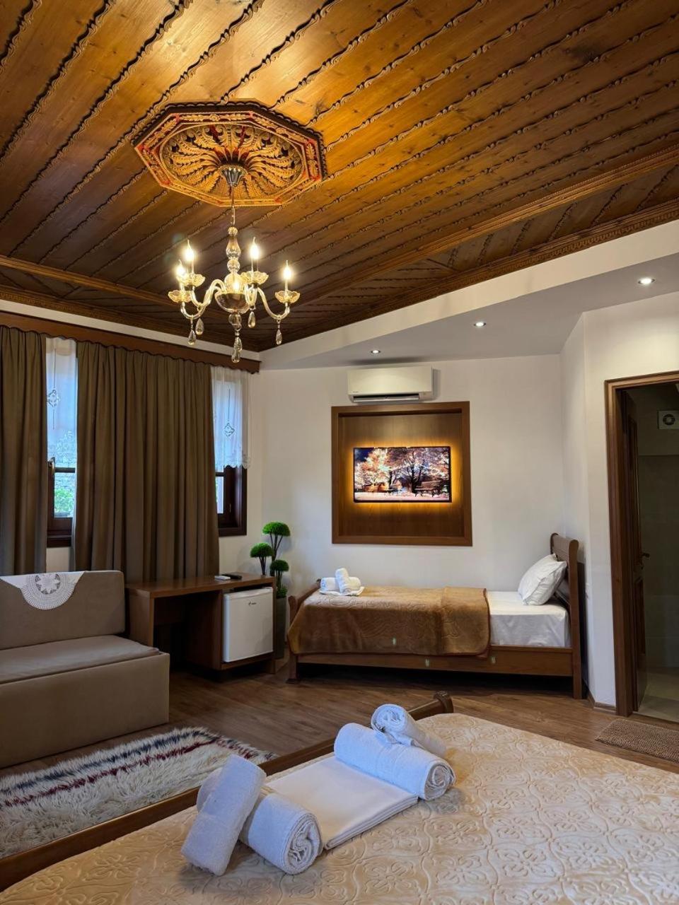 Hotel With Castle View Αργυρόκαστρο Εξωτερικό φωτογραφία