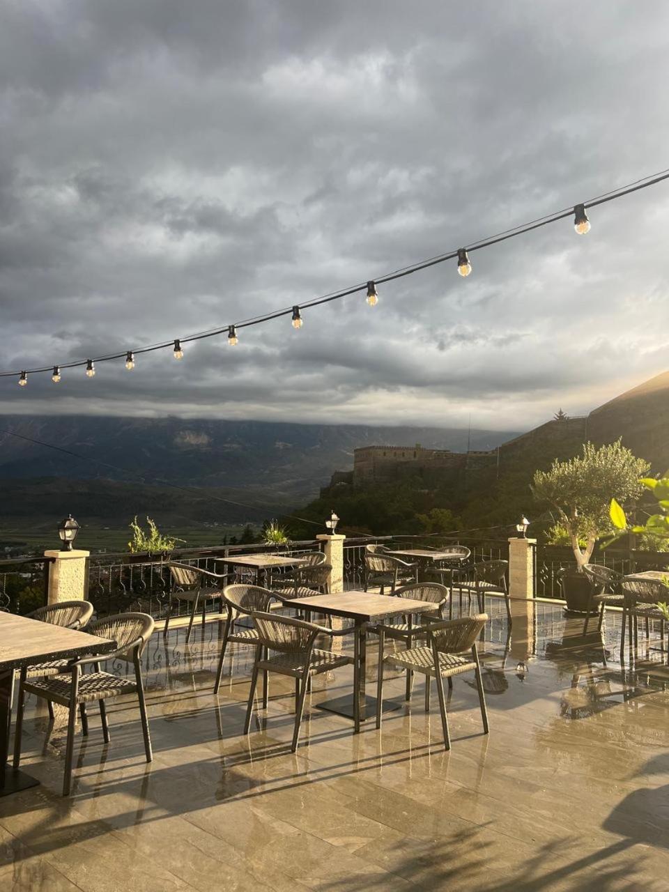 Hotel With Castle View Αργυρόκαστρο Εξωτερικό φωτογραφία