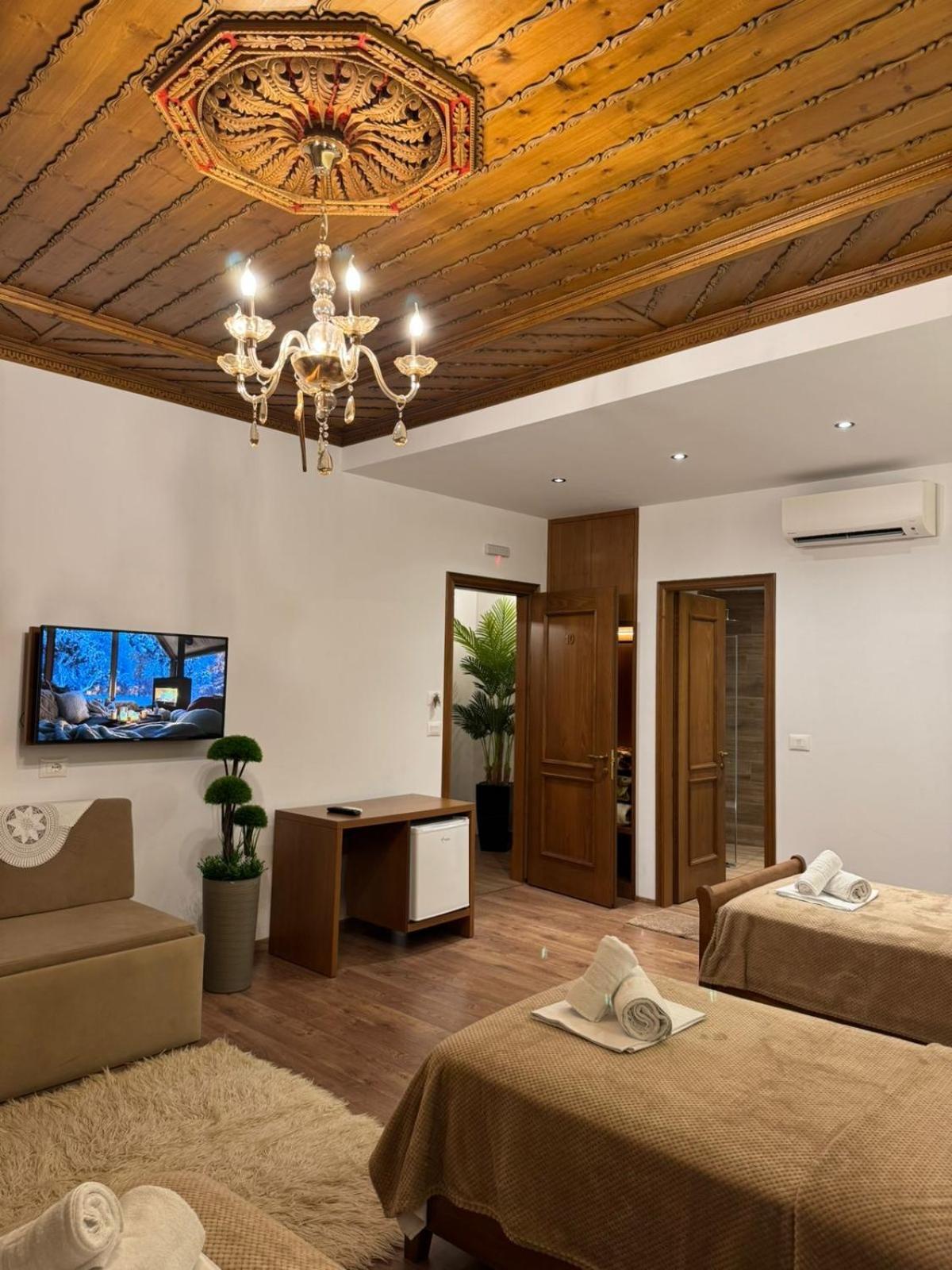 Hotel With Castle View Αργυρόκαστρο Εξωτερικό φωτογραφία