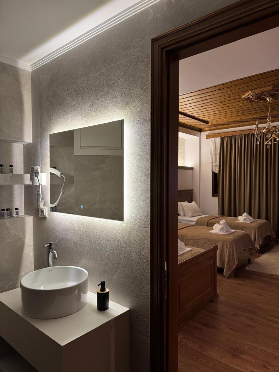 Hotel With Castle View Αργυρόκαστρο Εξωτερικό φωτογραφία